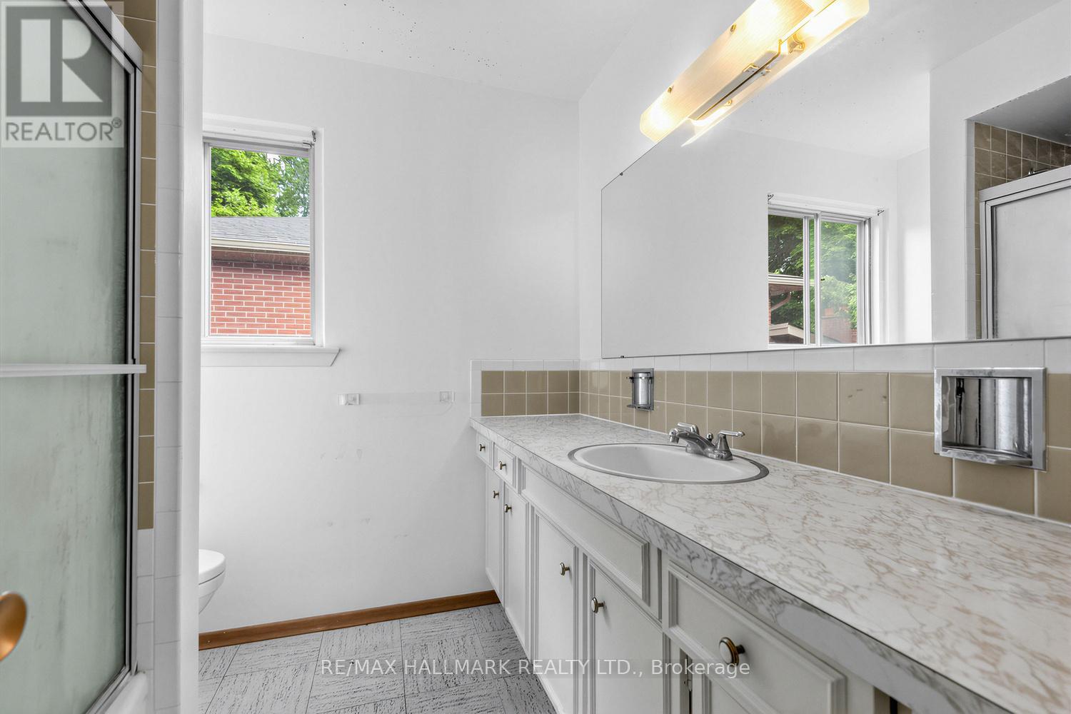 691 CONACHER DRIVE - 23