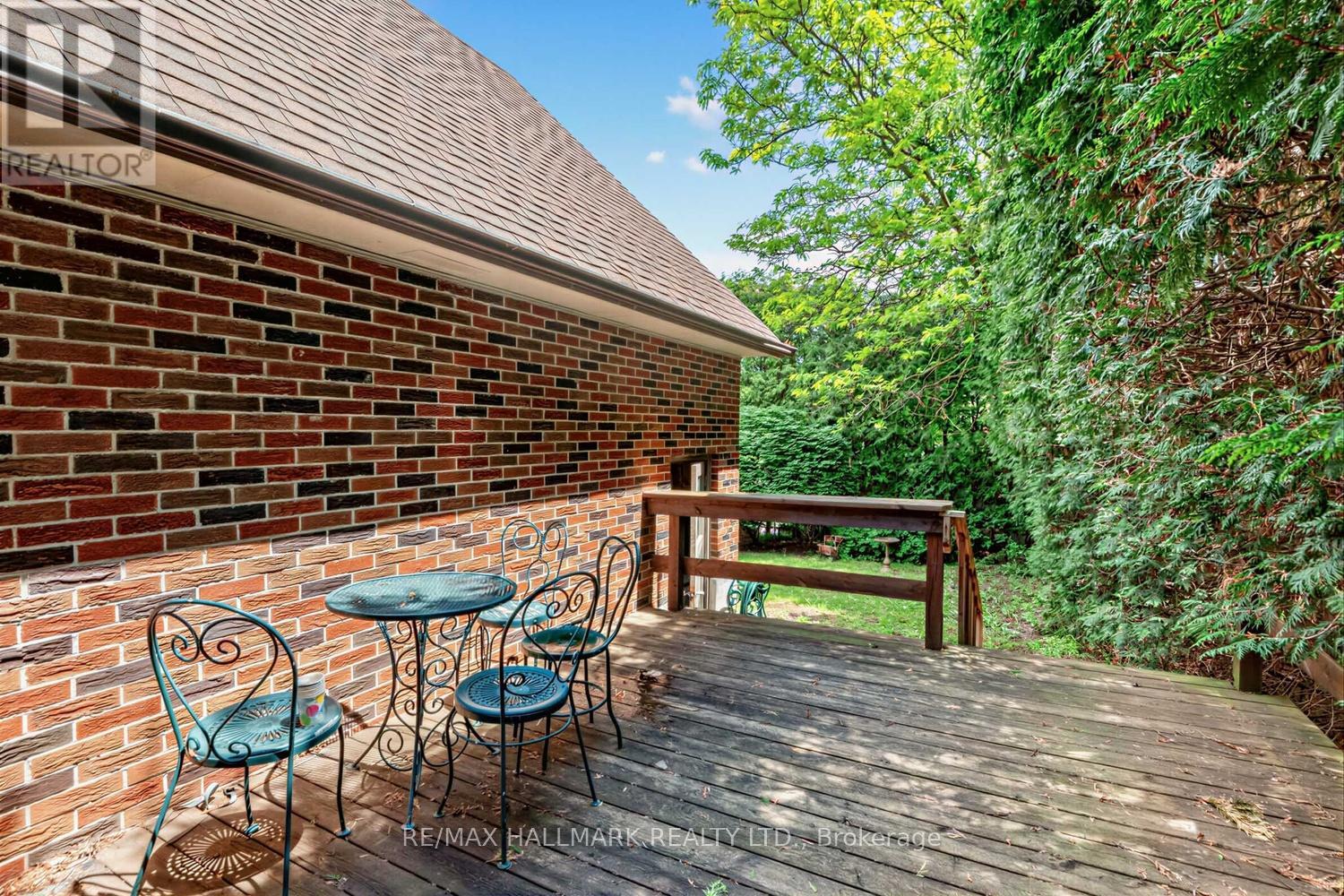 691 CONACHER DRIVE - 35
