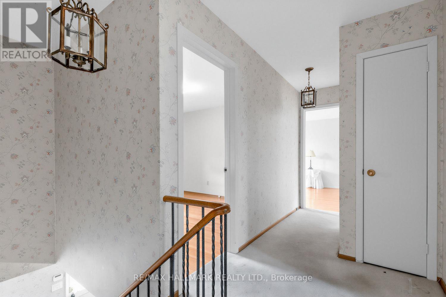 691 CONACHER DRIVE - 19