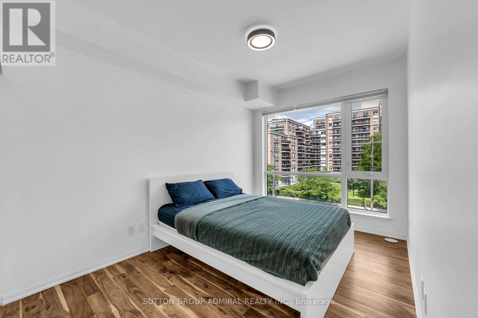 #305 639 LAWRENCE AVENUE - 25