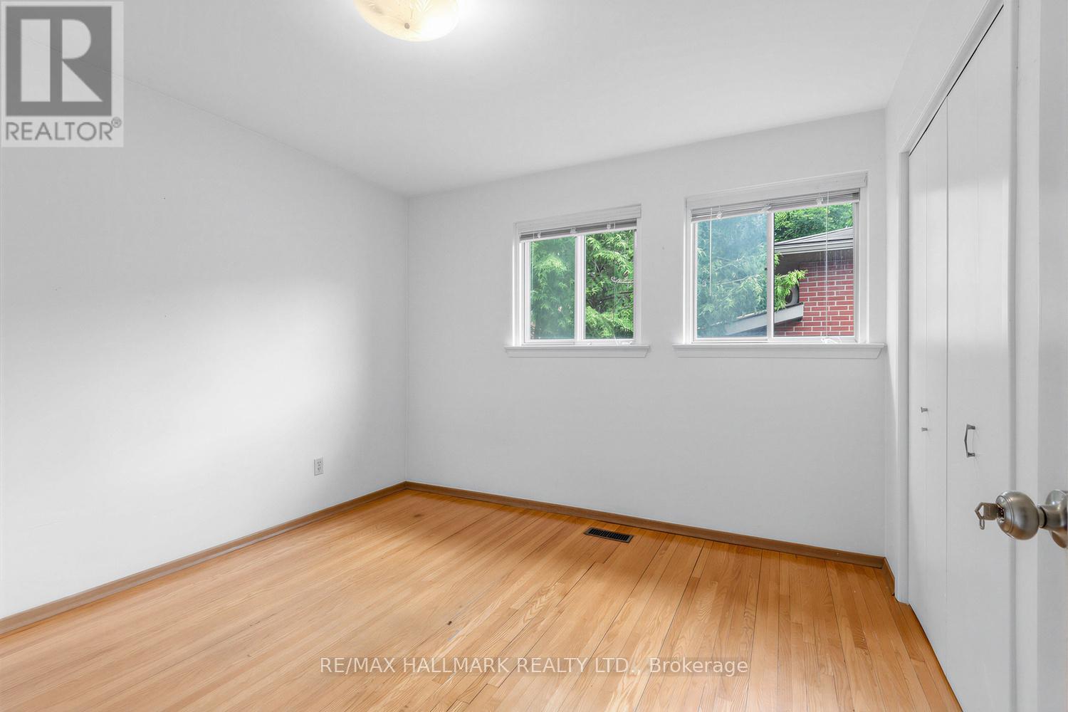 691 CONACHER DRIVE - 27