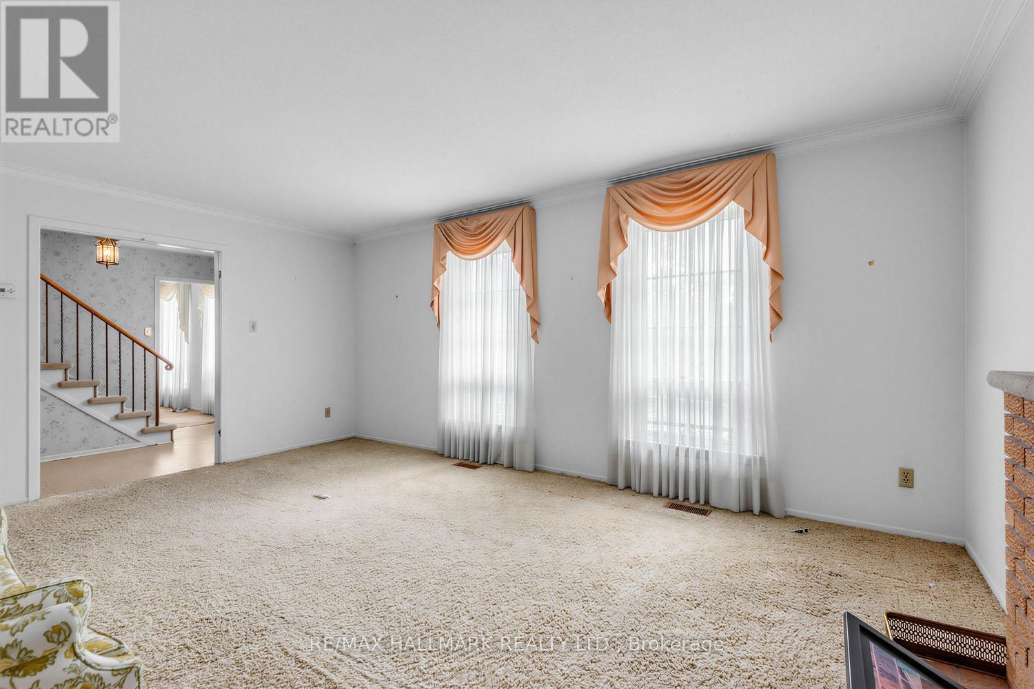 691 CONACHER DRIVE - 8