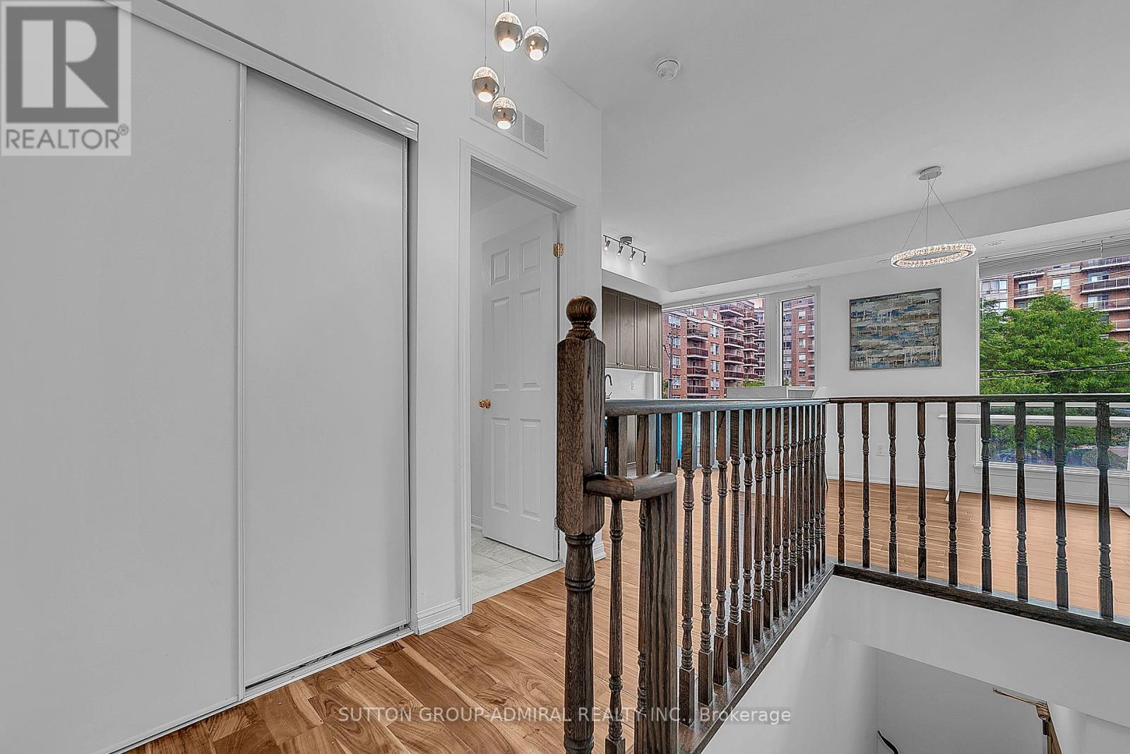 #305 639 LAWRENCE AVENUE - 6