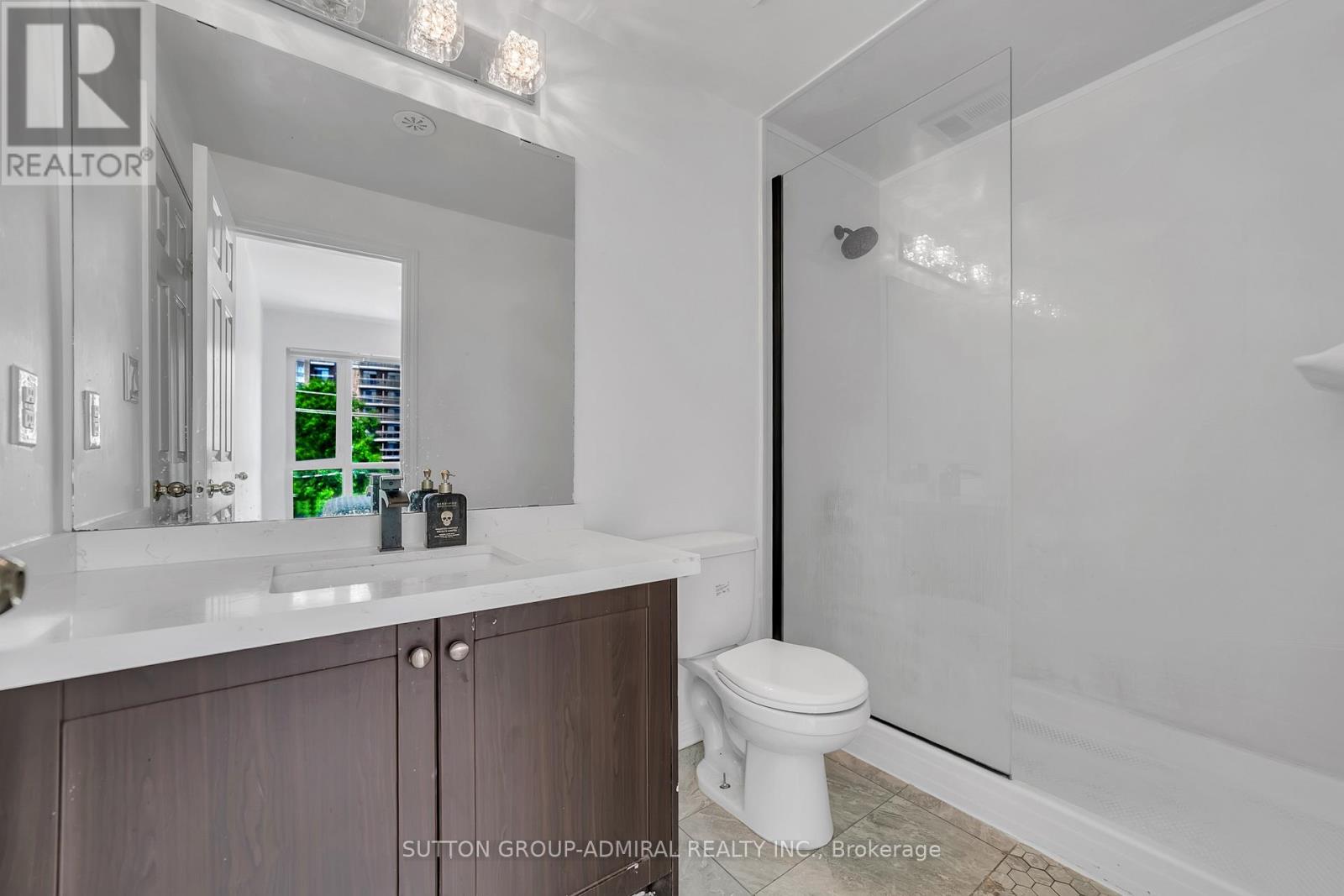 #305 639 LAWRENCE AVENUE - 27