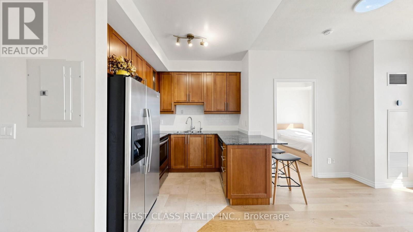 #612 18 HOLMES AVENUE - 3