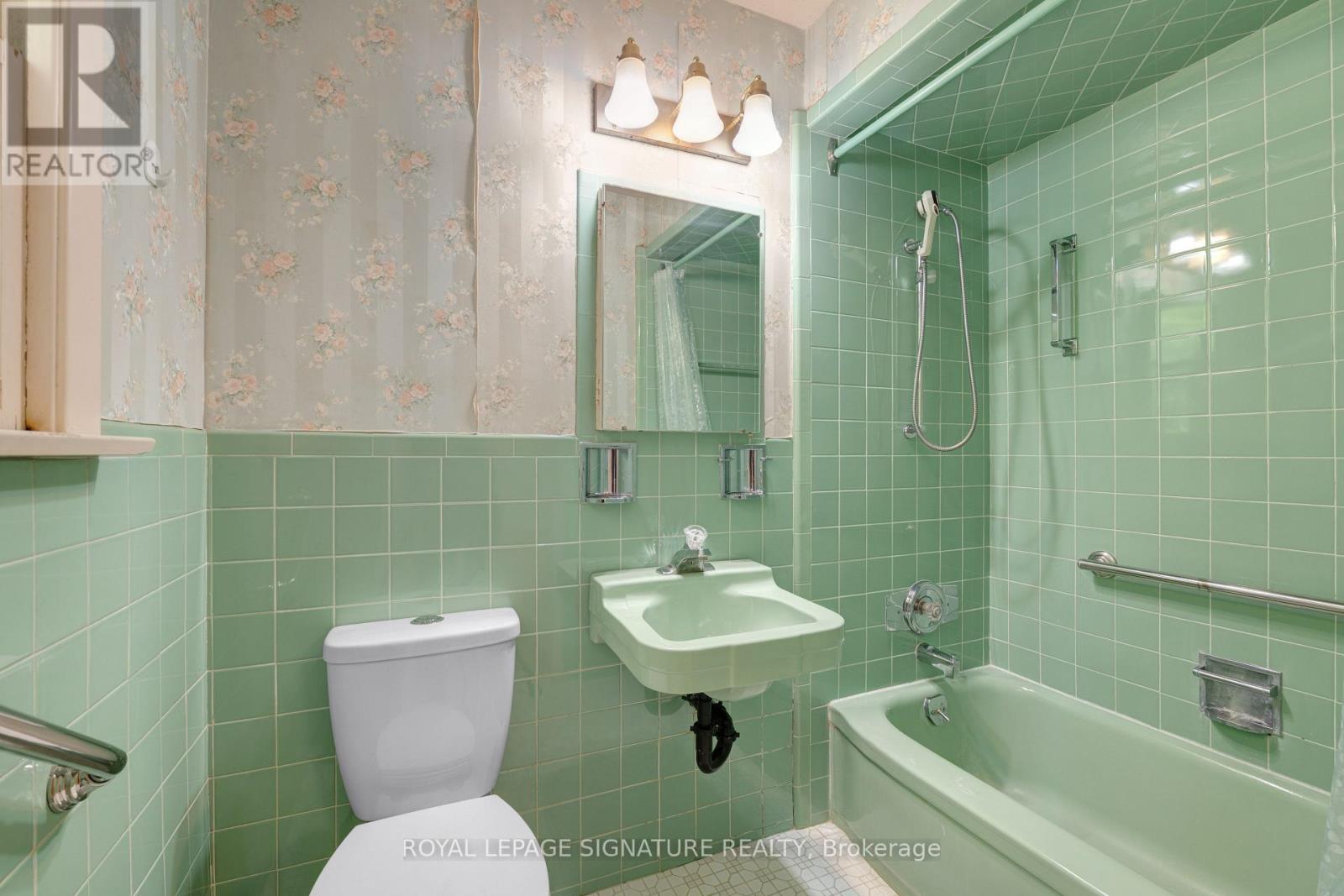 209 BURBANK DRIVE - 13