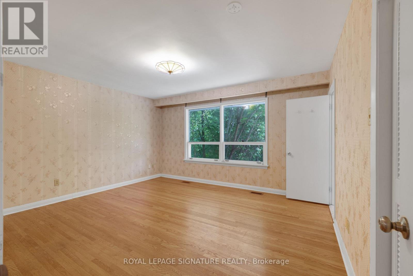 209 BURBANK DRIVE - 11