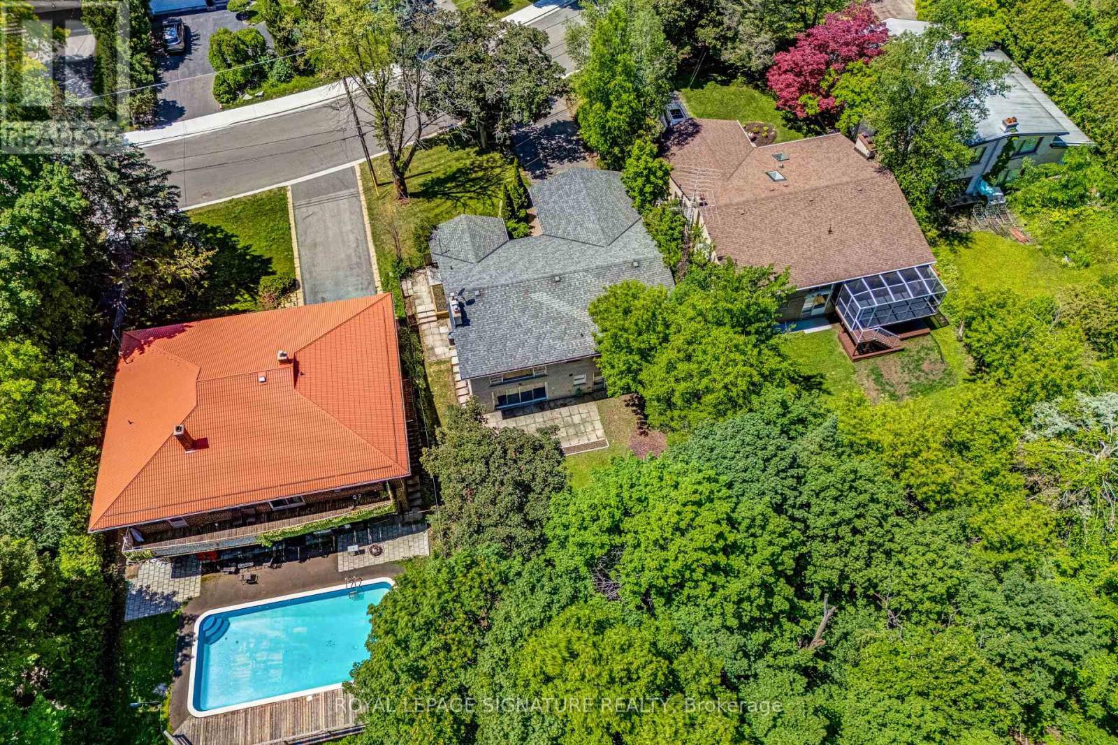 209 BURBANK DRIVE - 23