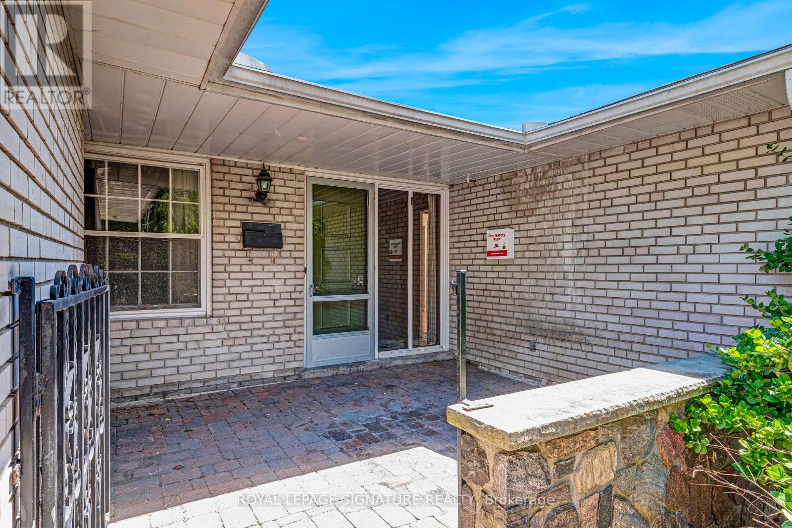 209 BURBANK DRIVE - 3