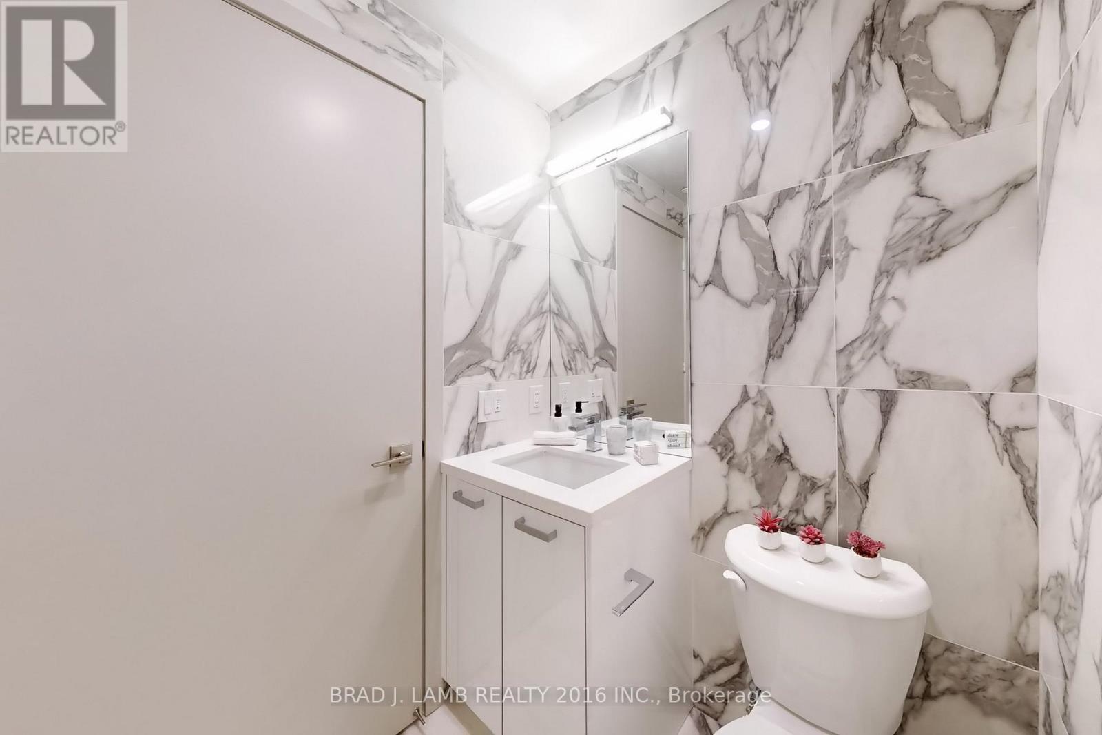 #518 195 MCCAUL STREET - 22