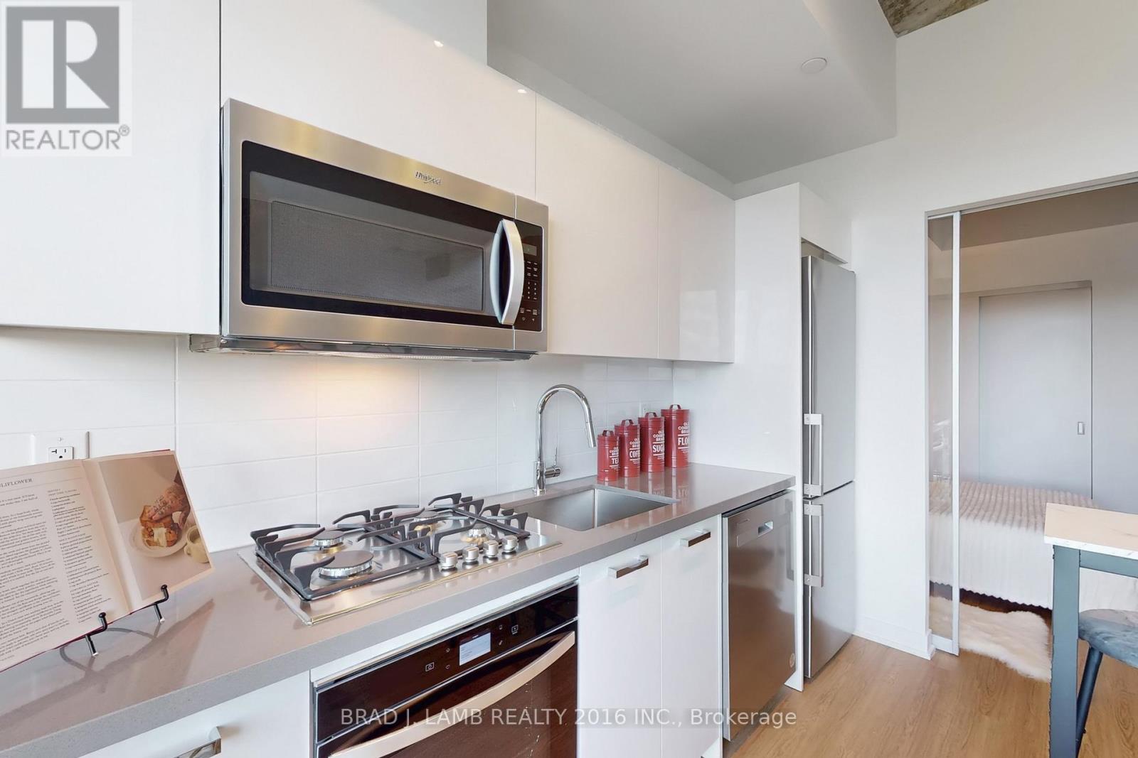 #705 195 MCCAUL STREET - 14