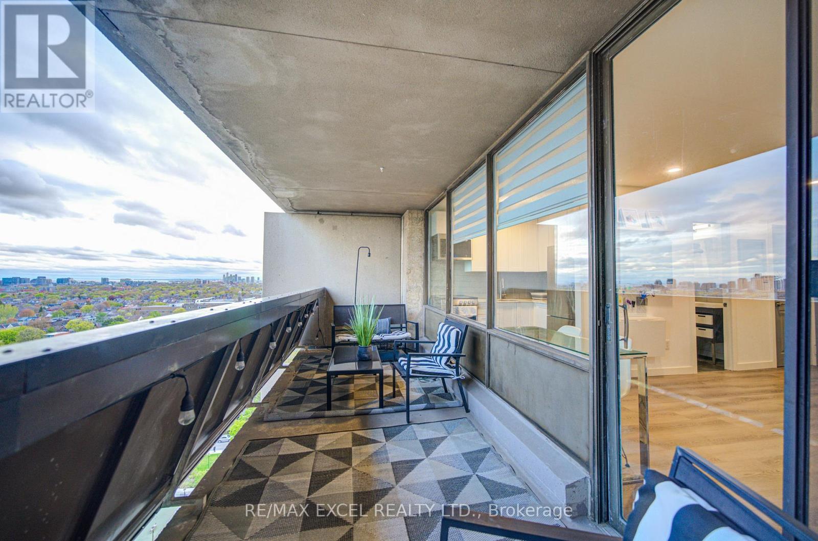 #1605 720 SPADINA AVENUE - 33
