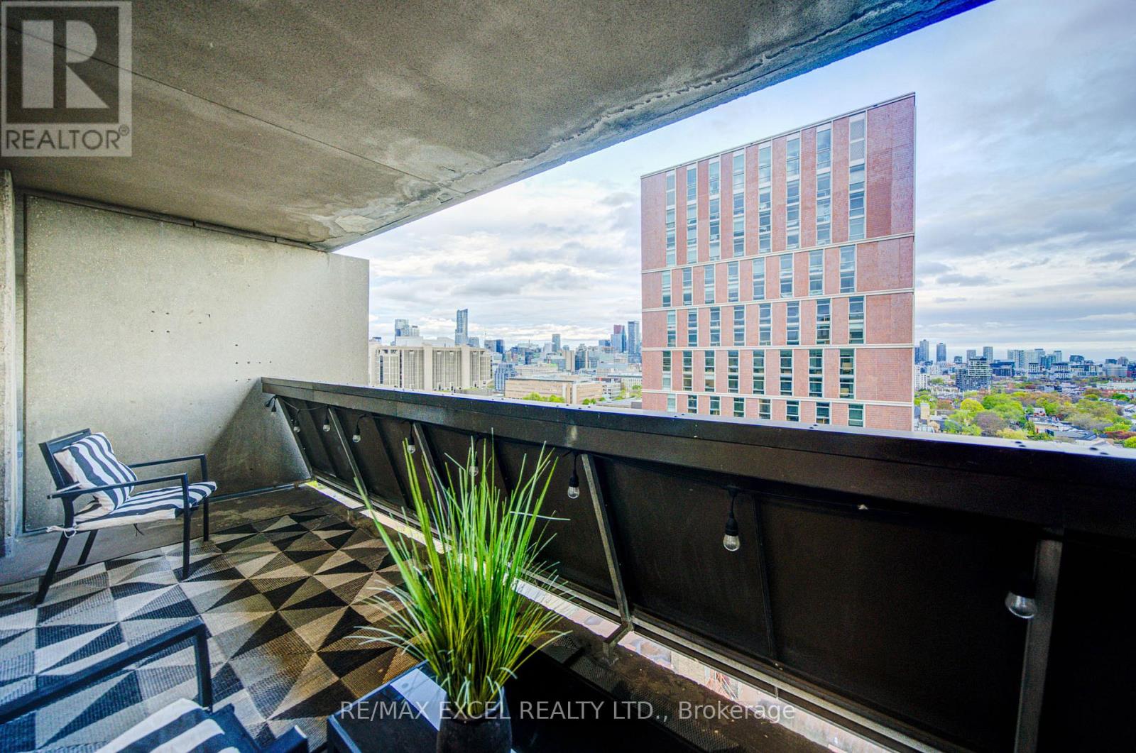 #1605 720 SPADINA AVENUE - 35