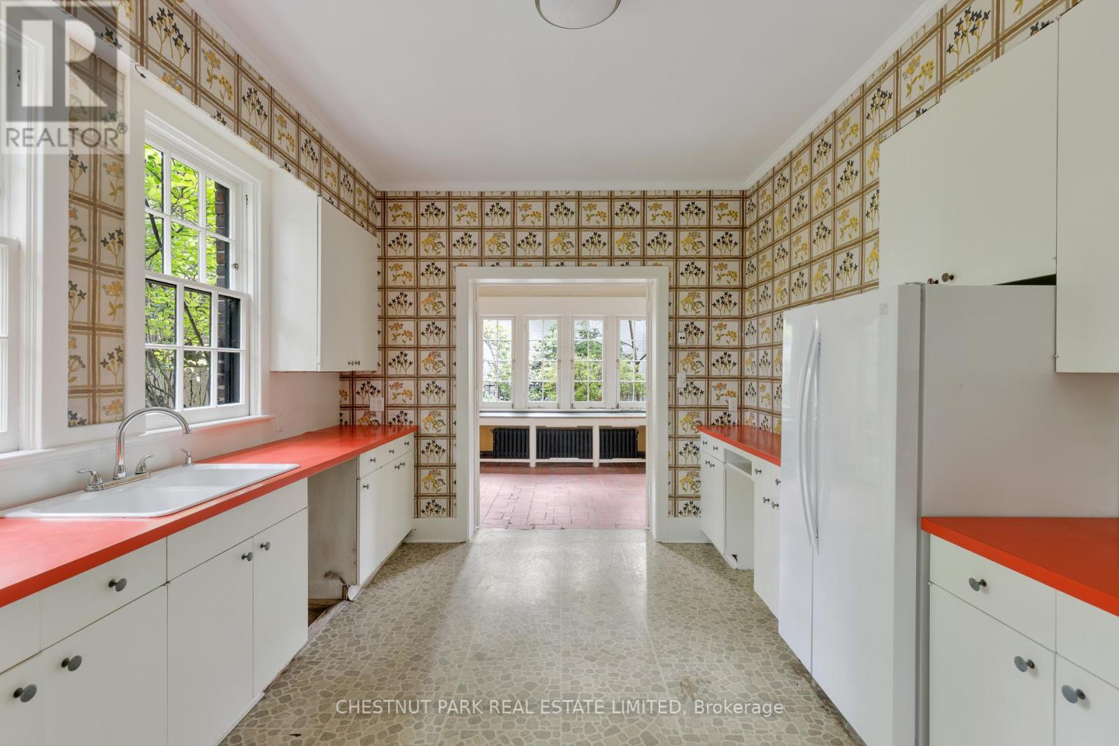 24 CASTLE FRANK CRESCENT - 12