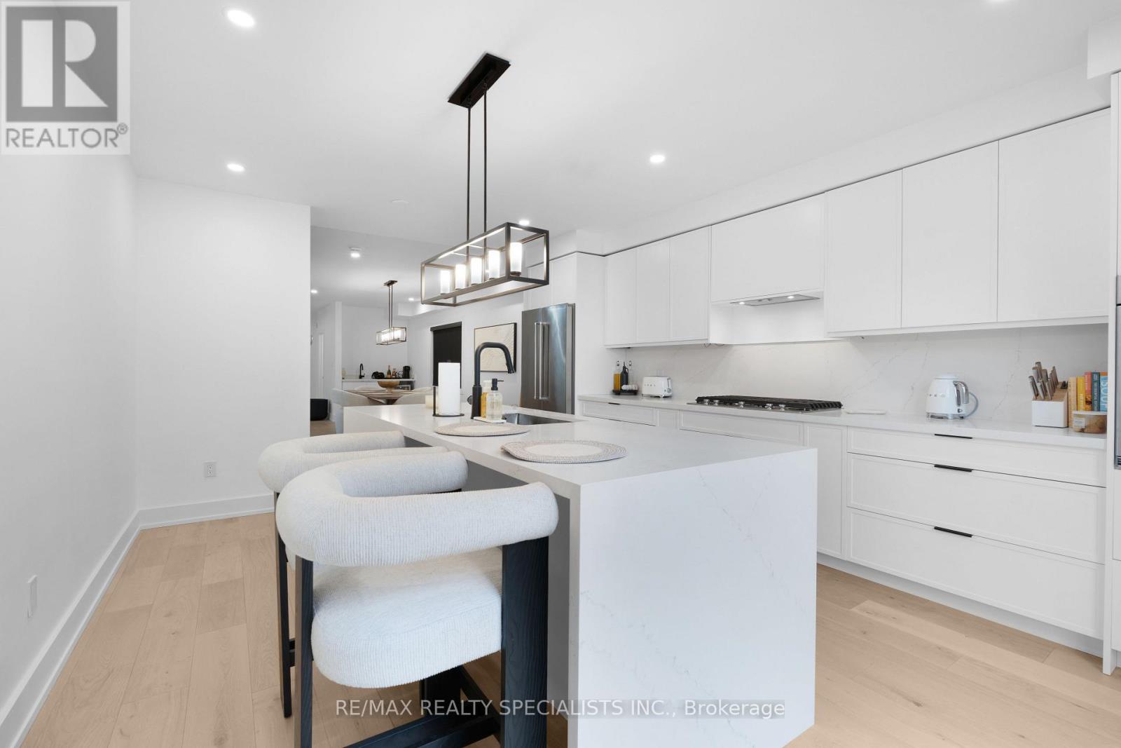 997 MOUNT PLEASANT ROAD - 16
