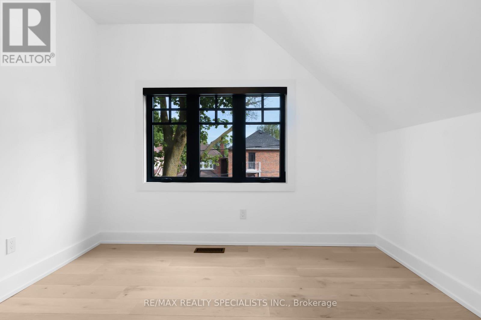 997 MOUNT PLEASANT ROAD - 32