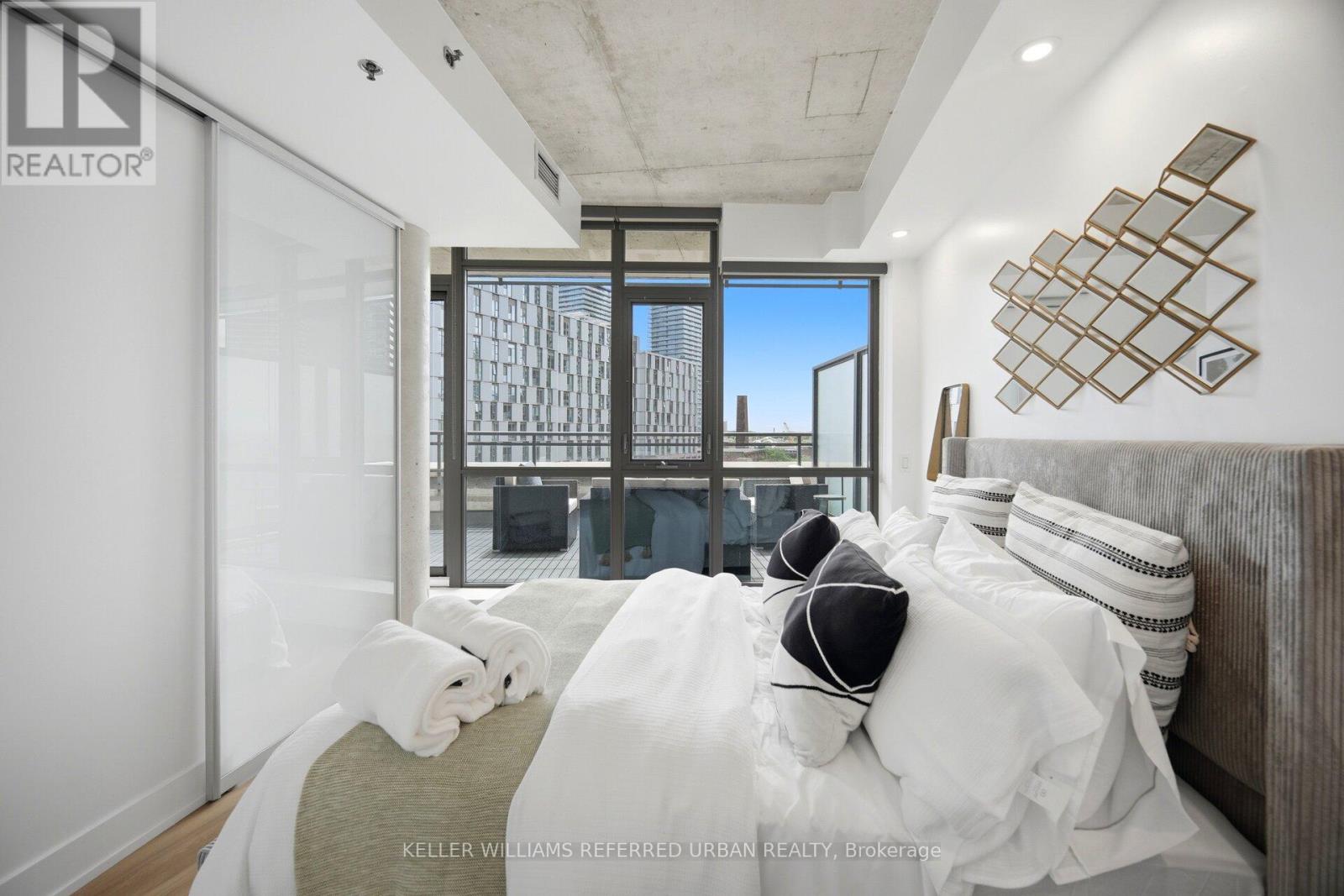#607 90 TRINITY STREET - 13