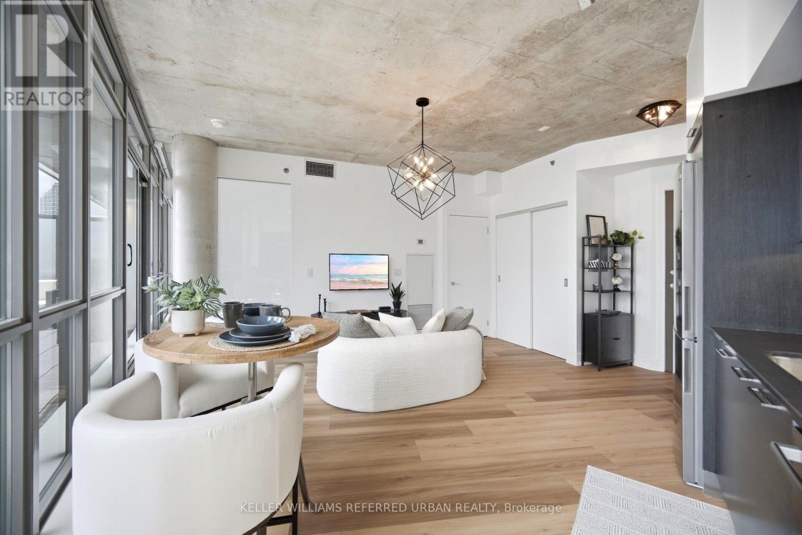 #607 90 TRINITY STREET - 9