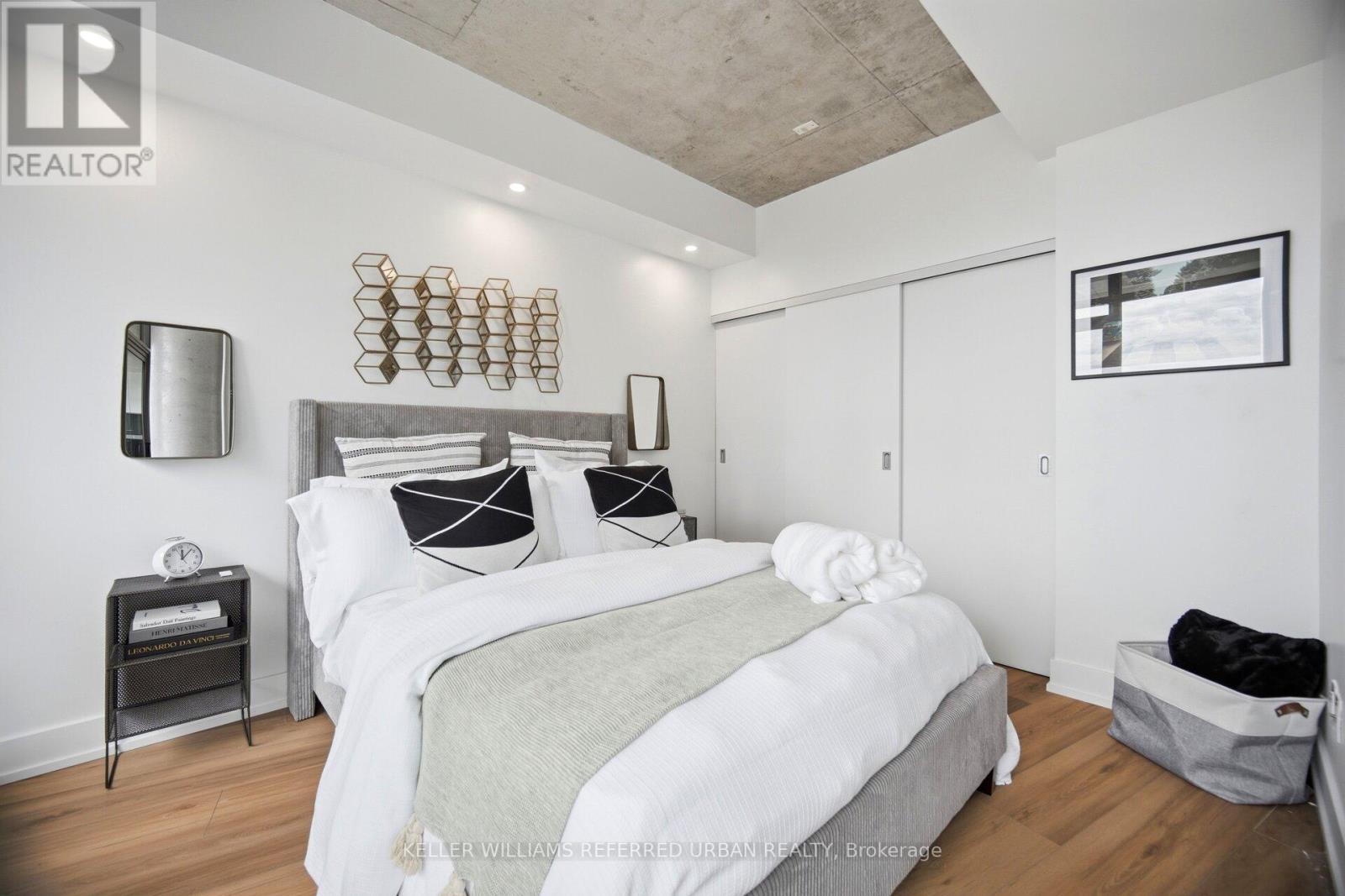 #607 90 TRINITY STREET - 11