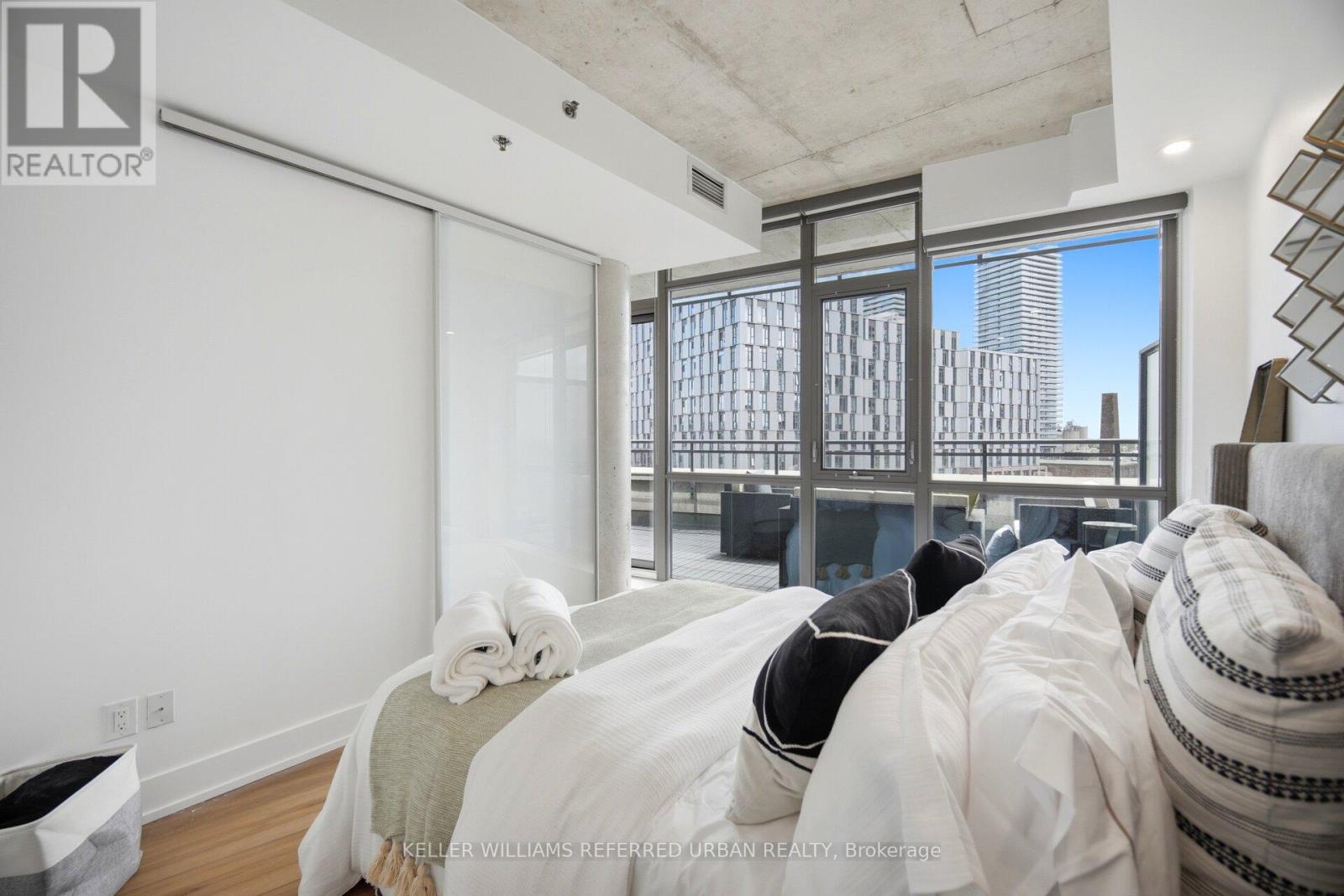 #607 90 TRINITY STREET - 14