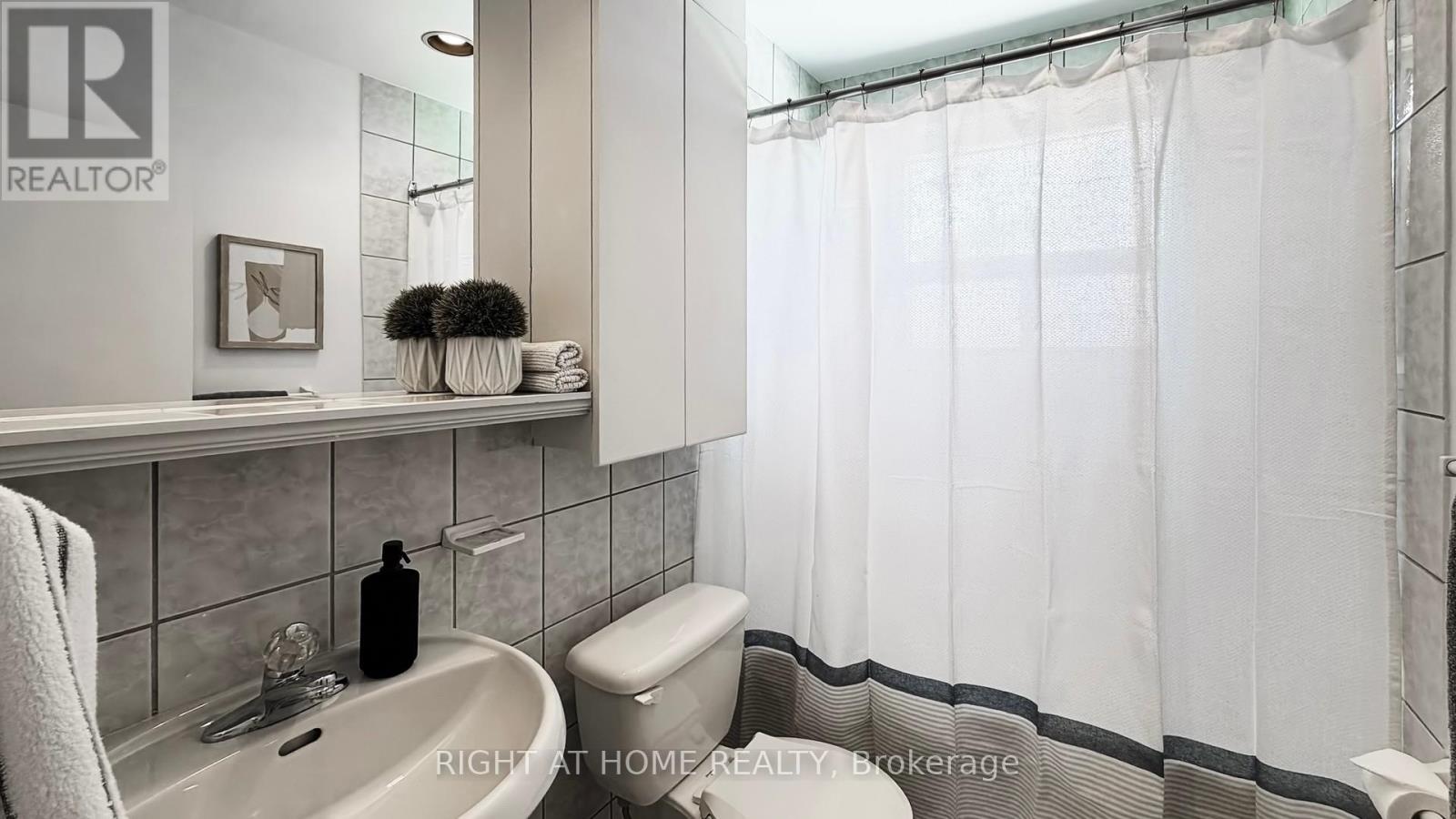 33 SANDERLING PLACE - 26
