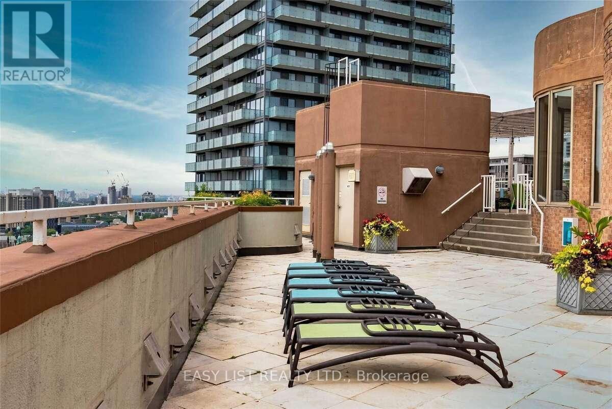 #1916 1055 BAY STREET - 24