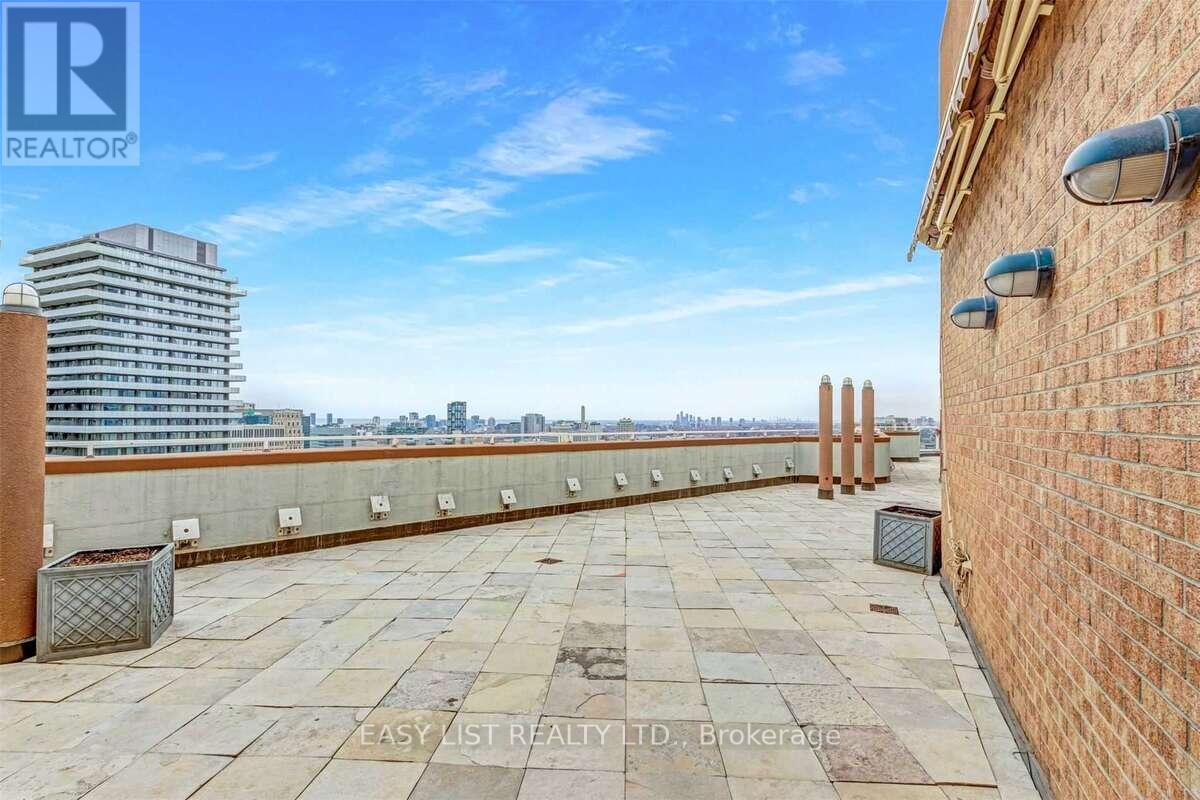 #1916 1055 BAY STREET - 28