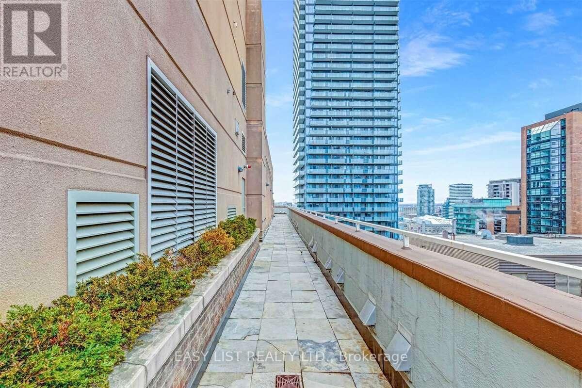 #1916 1055 BAY STREET - Image 27