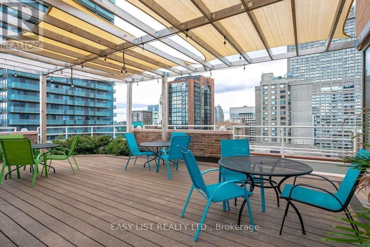#1916 1055 BAY STREET - 22