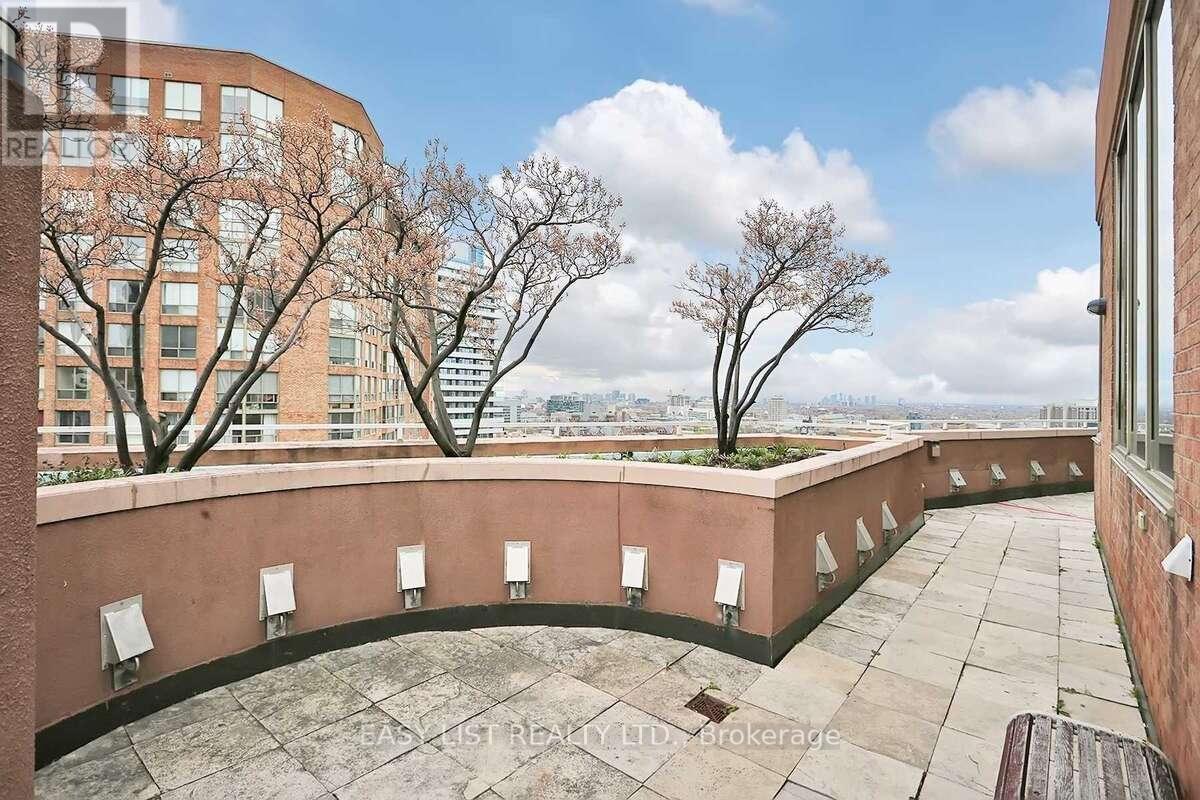 #1916 1055 BAY STREET - 25