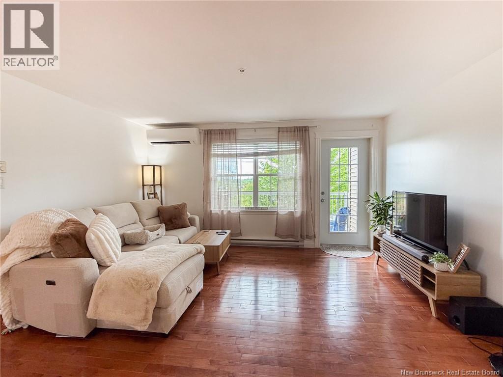#301 700 Cliffe Street - 11