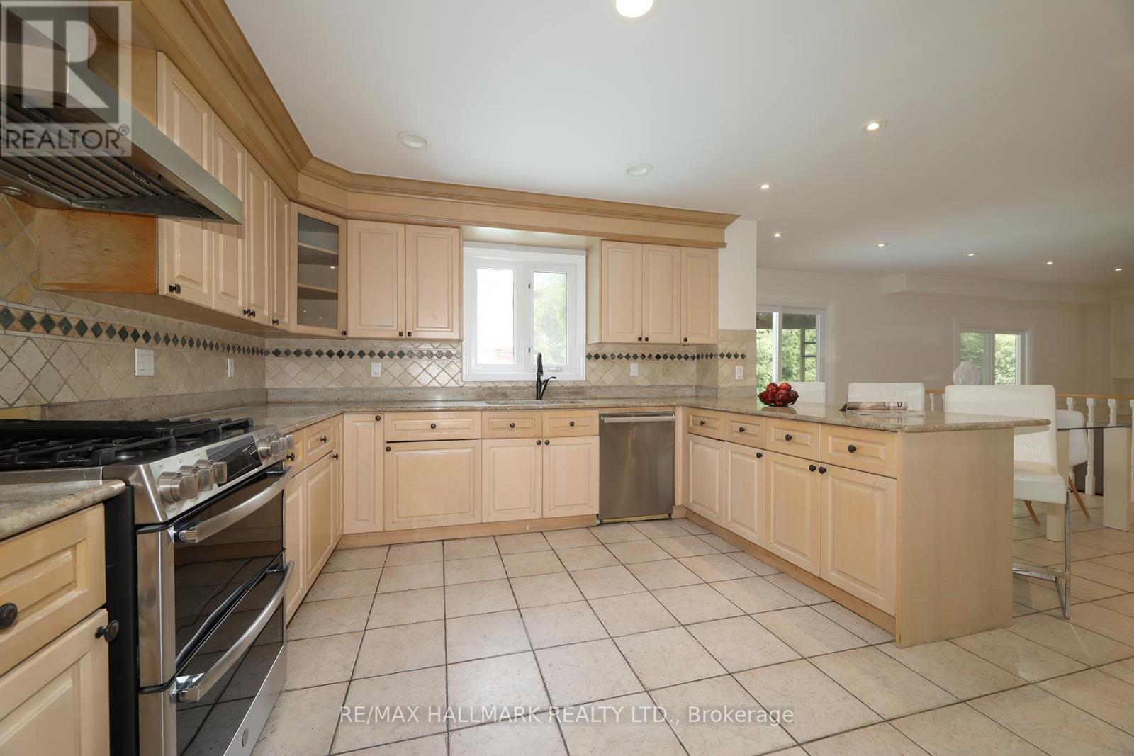 58 PICKETT CRESCENT - 14