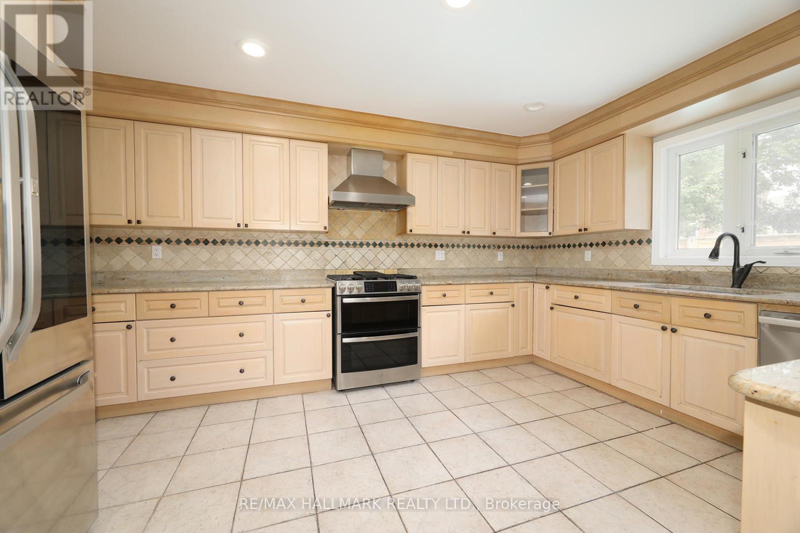 58 PICKETT CRESCENT - 15