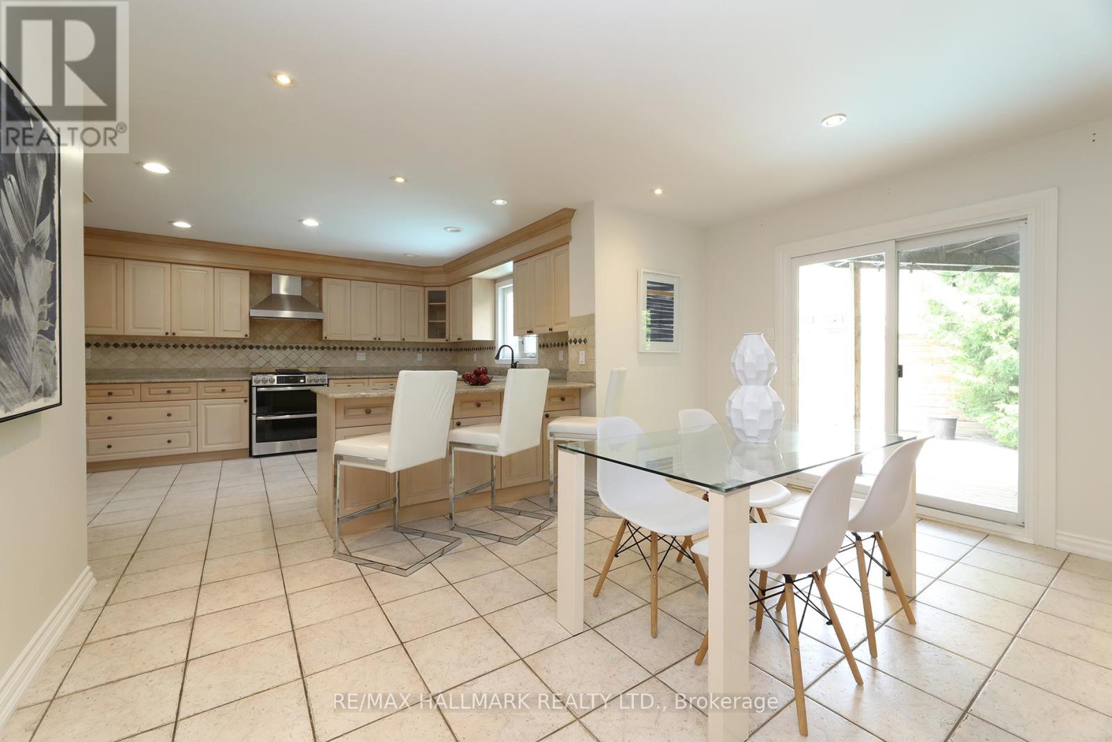 58 PICKETT CRESCENT - 17