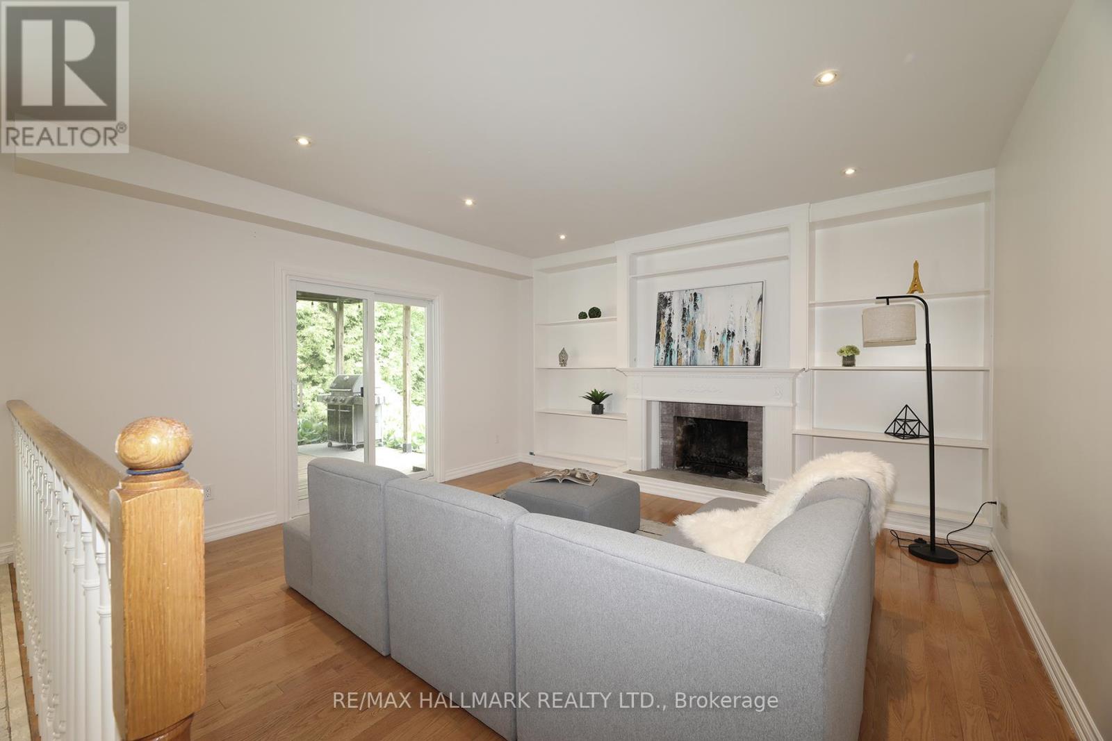 58 PICKETT CRESCENT - 18