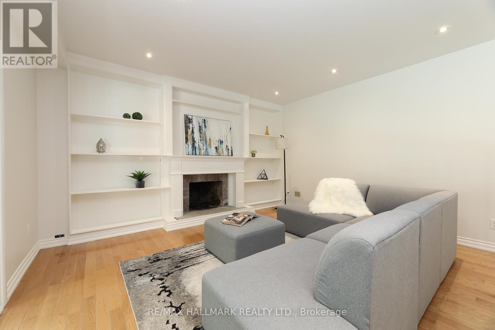 58 PICKETT CRESCENT - 19