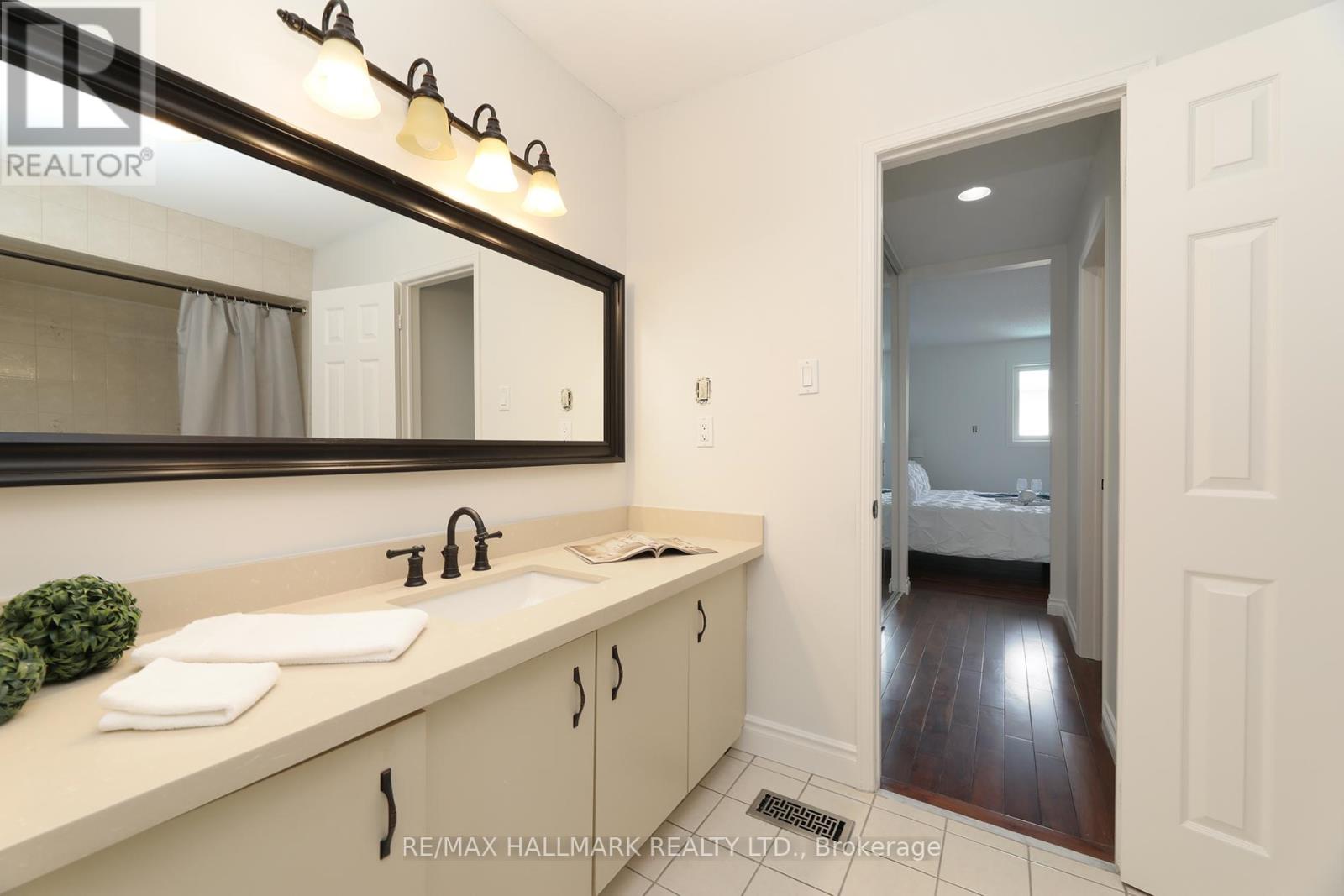58 PICKETT CRESCENT - 31