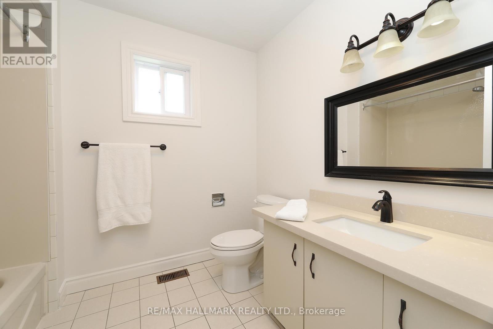 58 PICKETT CRESCENT - 34