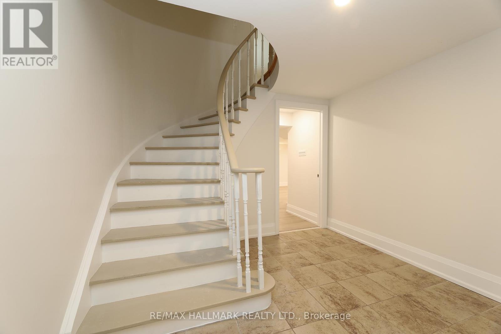 58 PICKETT CRESCENT - 36