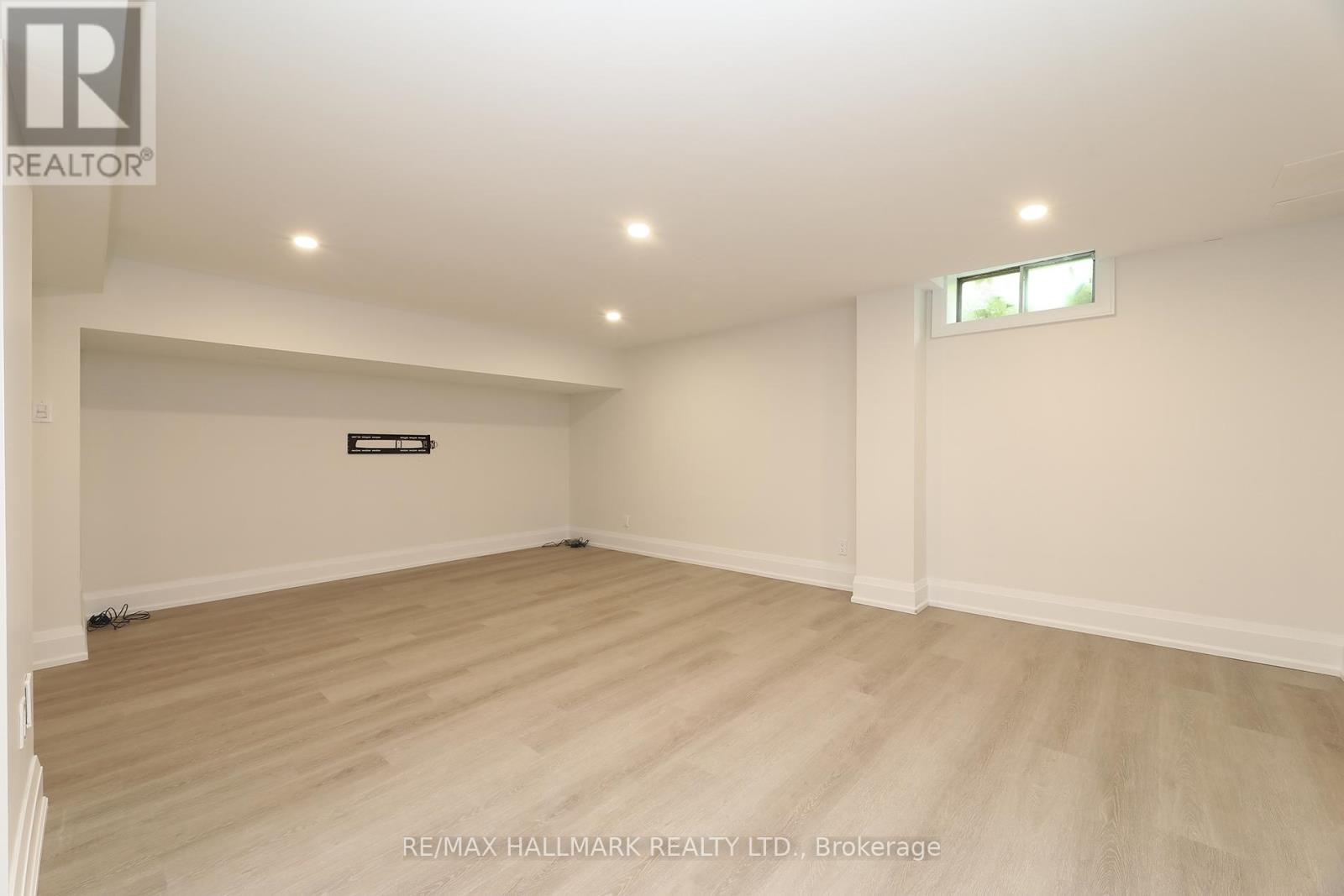58 PICKETT CRESCENT - 38