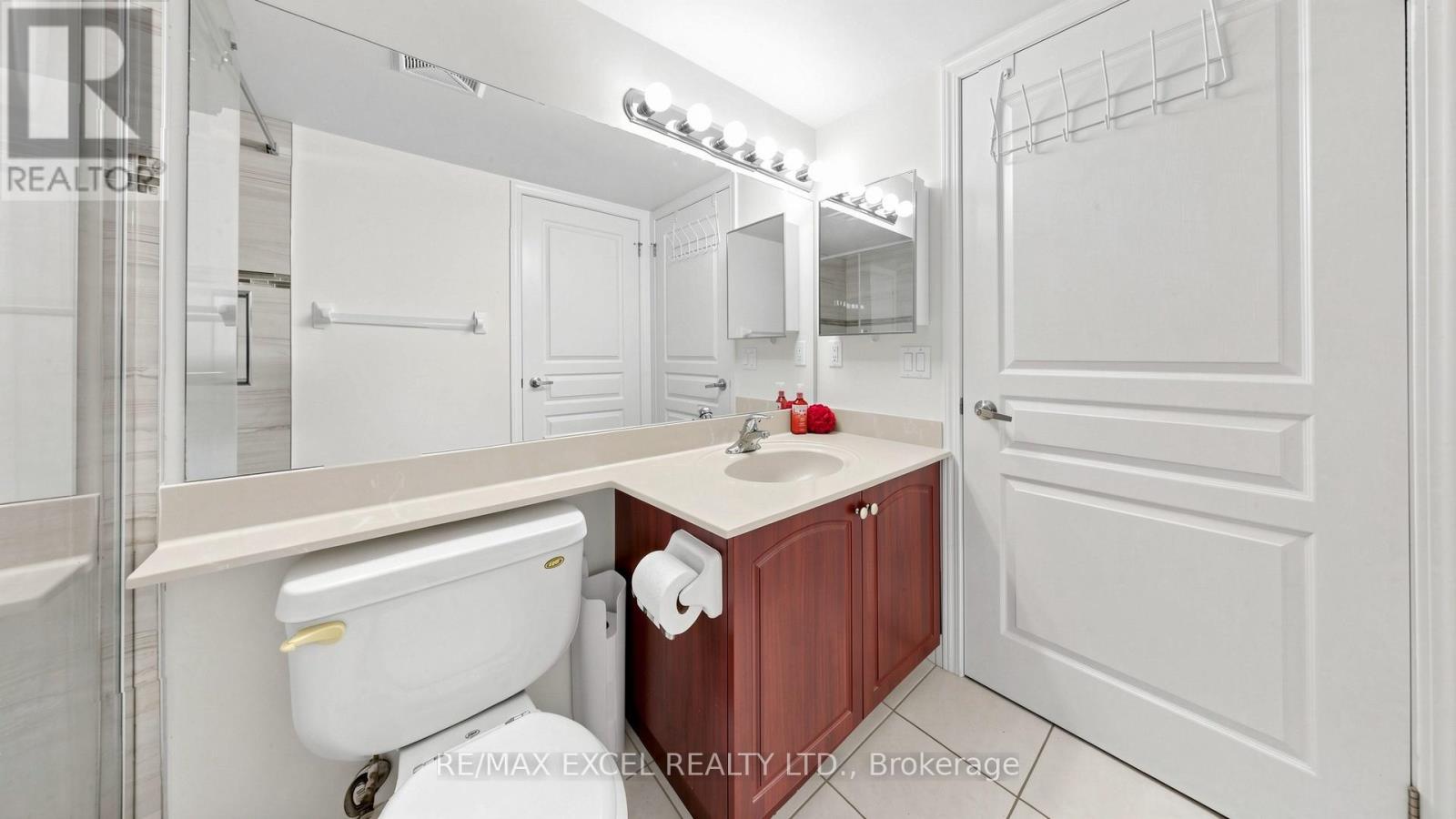 #318 310 RED MAPLE ROAD - 14