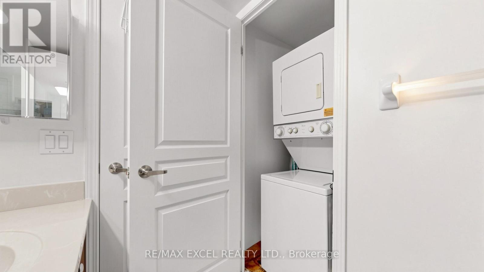 #318 310 RED MAPLE ROAD - 17