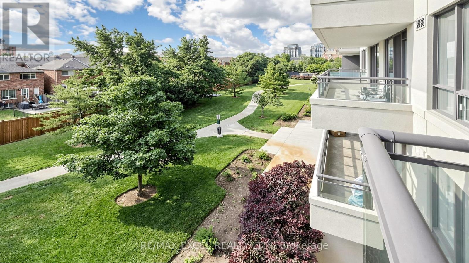 #318 310 RED MAPLE ROAD - 24