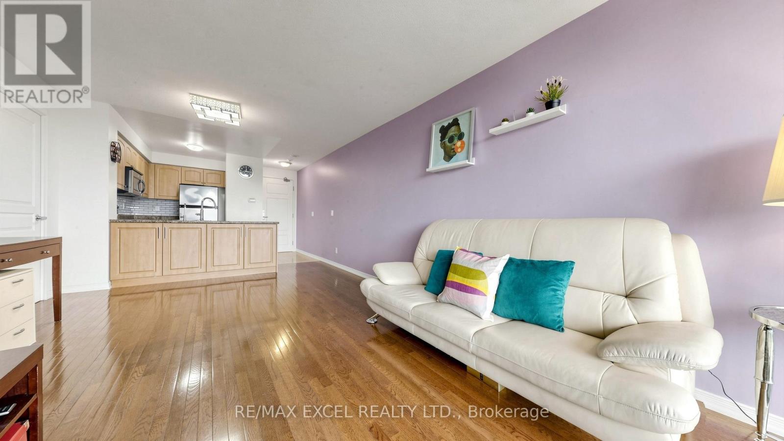 #318 310 RED MAPLE ROAD - 5