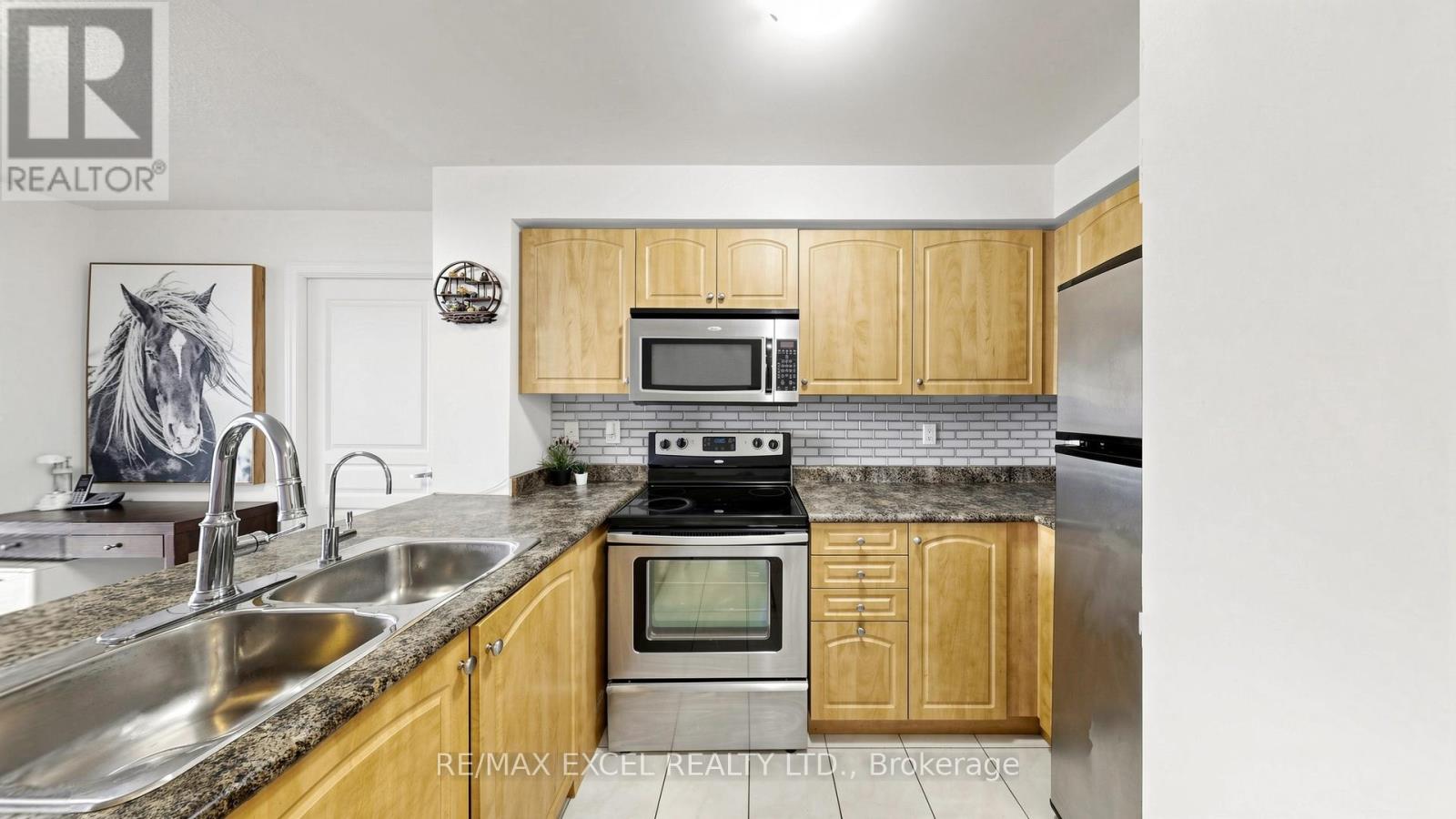 #318 310 RED MAPLE ROAD - Image 7