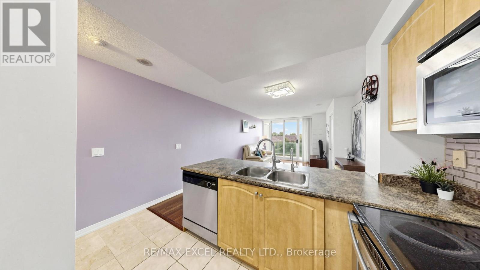 #318 310 RED MAPLE ROAD - Image 8