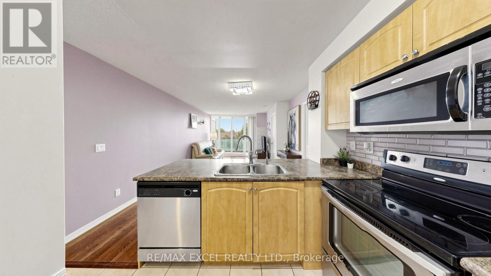 #318 310 RED MAPLE ROAD - 9