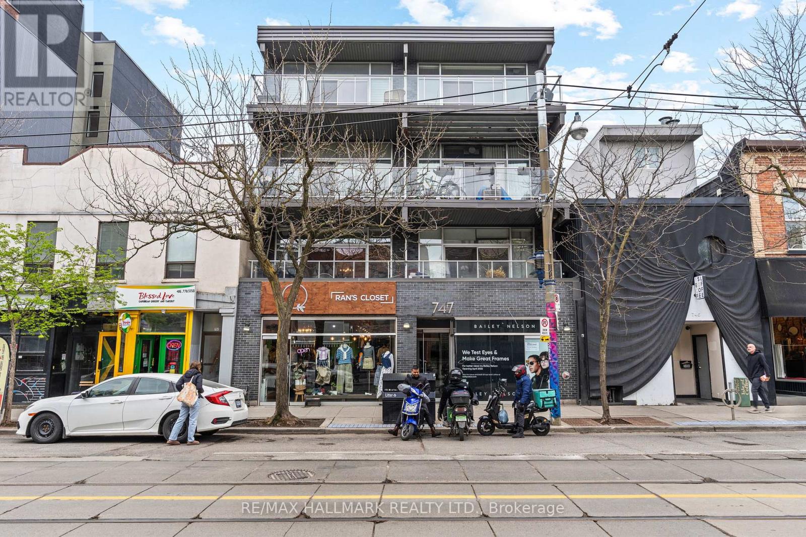 #202 747 QUEEN STREET E - 23