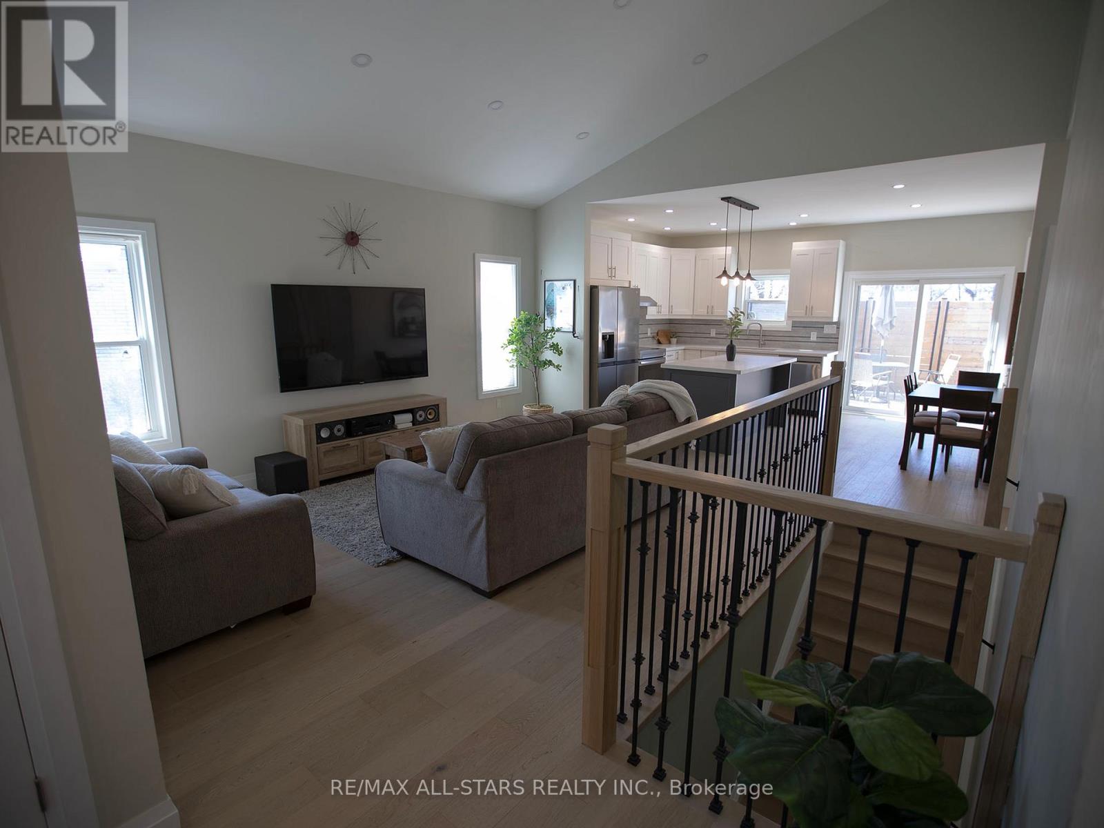 8 GEORGINA STREET - 6