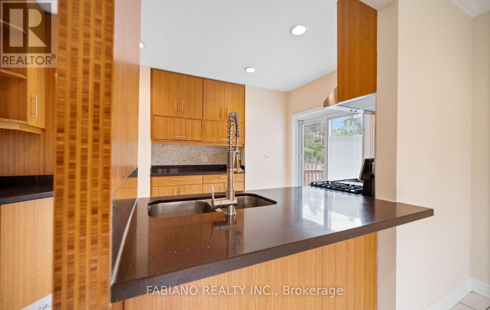 7872 - 7876 KIPLING AVENUE - 14